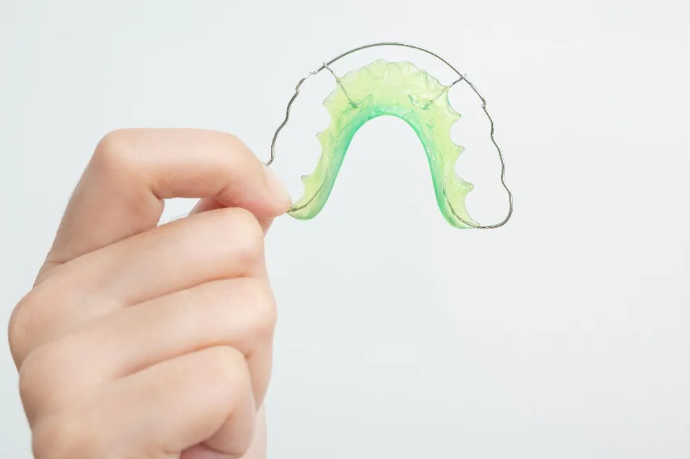 How-to-Take-Care-of-Your-Retainer